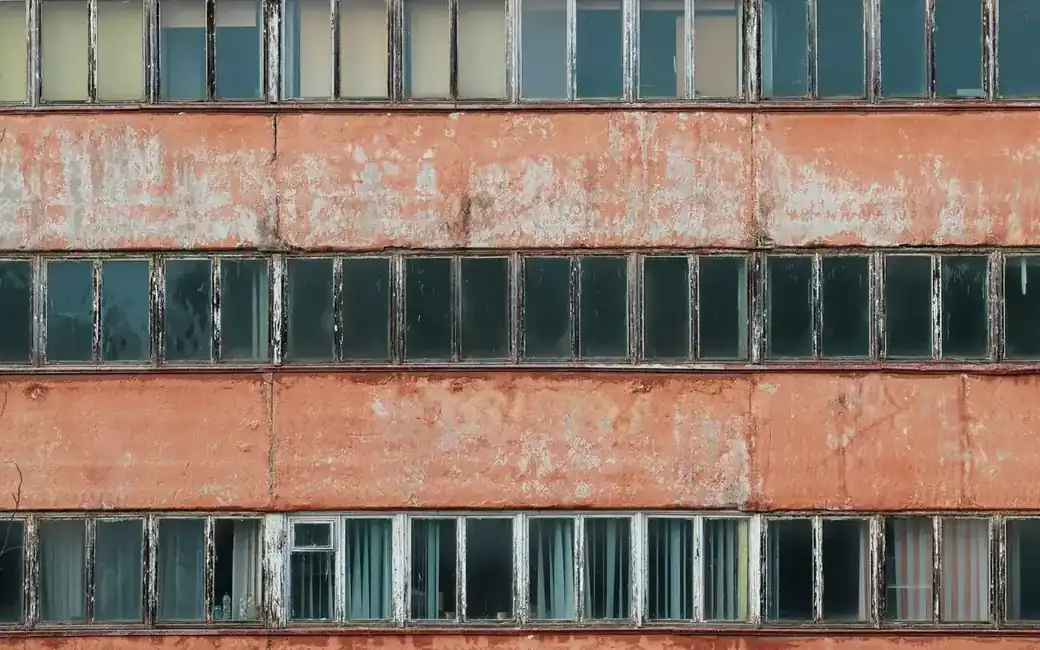 Gevelreiniging — voor — Baksteen